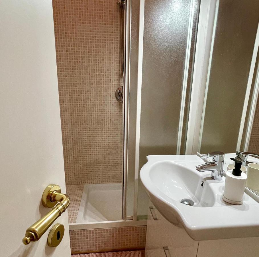 Rembrandt44 Apartment Milan Bagian luar foto